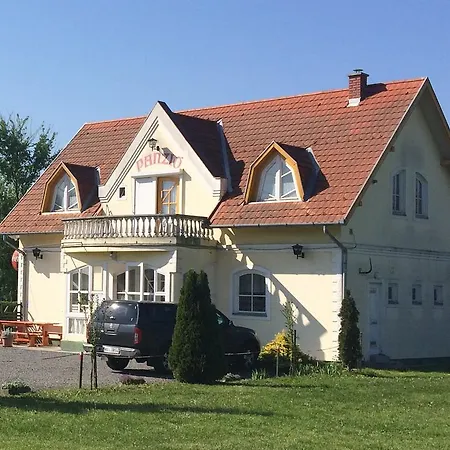 Golf Etterem Es Panzio Капошвар