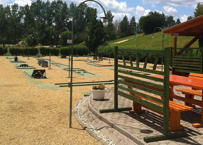 Pensionat Golf Etterem Es Panzio *